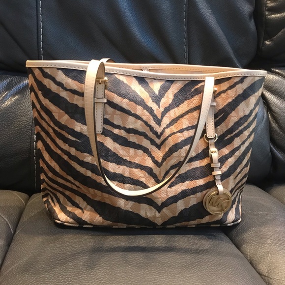 MICHAEL Michael Kors zebra monogram Jet Set Tote - Picture 3 of 7